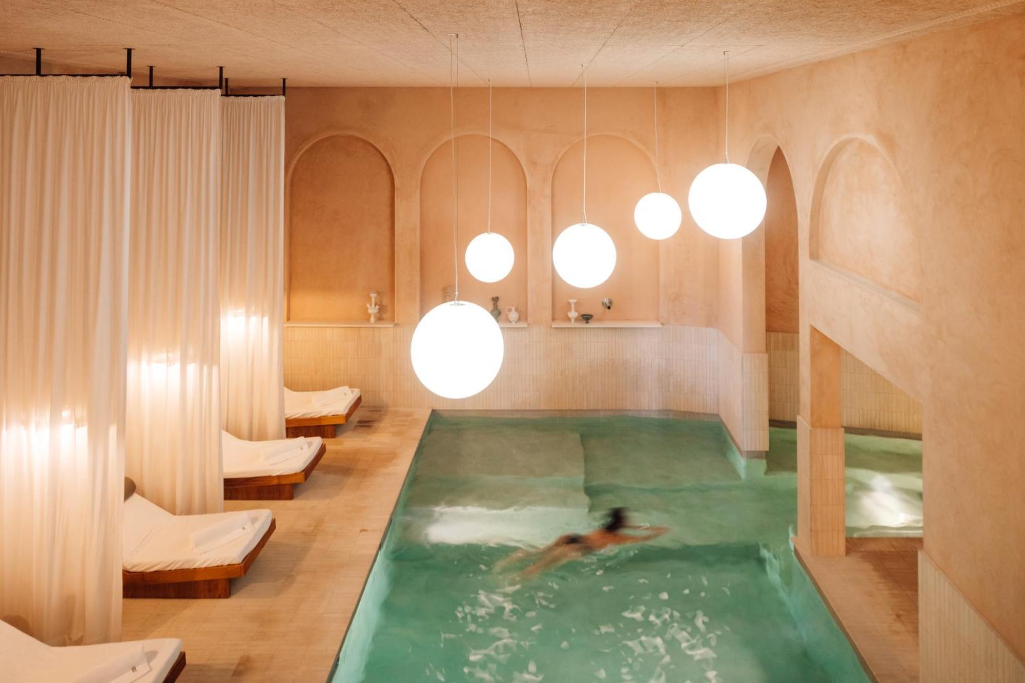 The Rebello Hotel & Spa - Small Luxury Hotels Of The World 加亚新城 外观 照片 The spa at The Standard, East Village