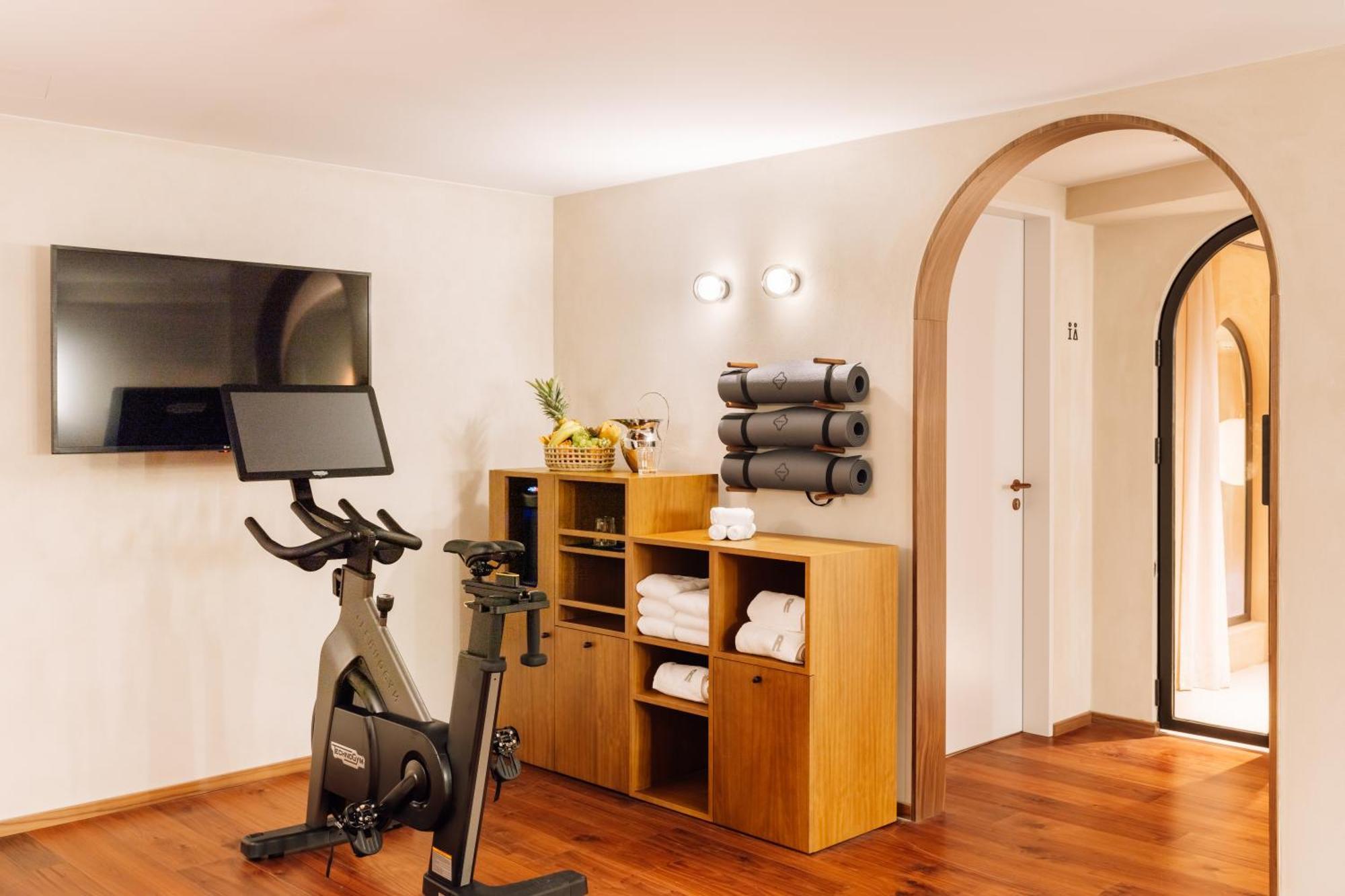The Rebello Hotel & Spa - Small Luxury Hotels Of The World 加亚新城 外观 照片 The gym at the Hotel