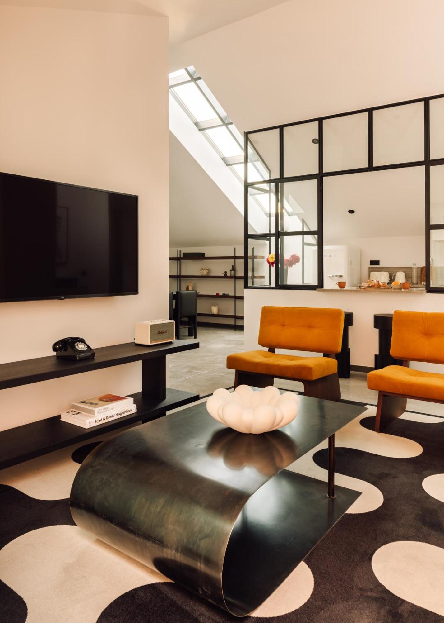 The Rebello Hotel & Spa - Small Luxury Hotels Of The World 加亚新城 外观 照片 The interior of the 1960s building