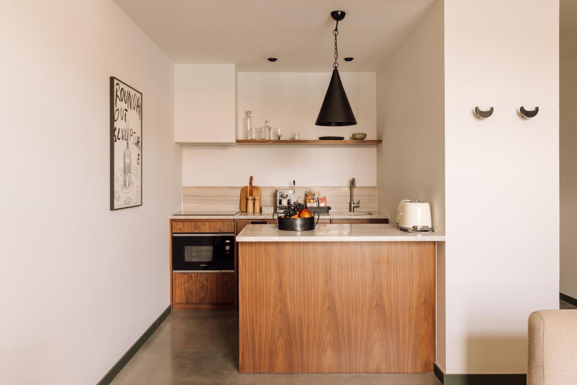 The Rebello Hotel & Spa - Small Luxury Hotels Of The World 加亚新城 外观 照片 A kitchen in a micro apartment