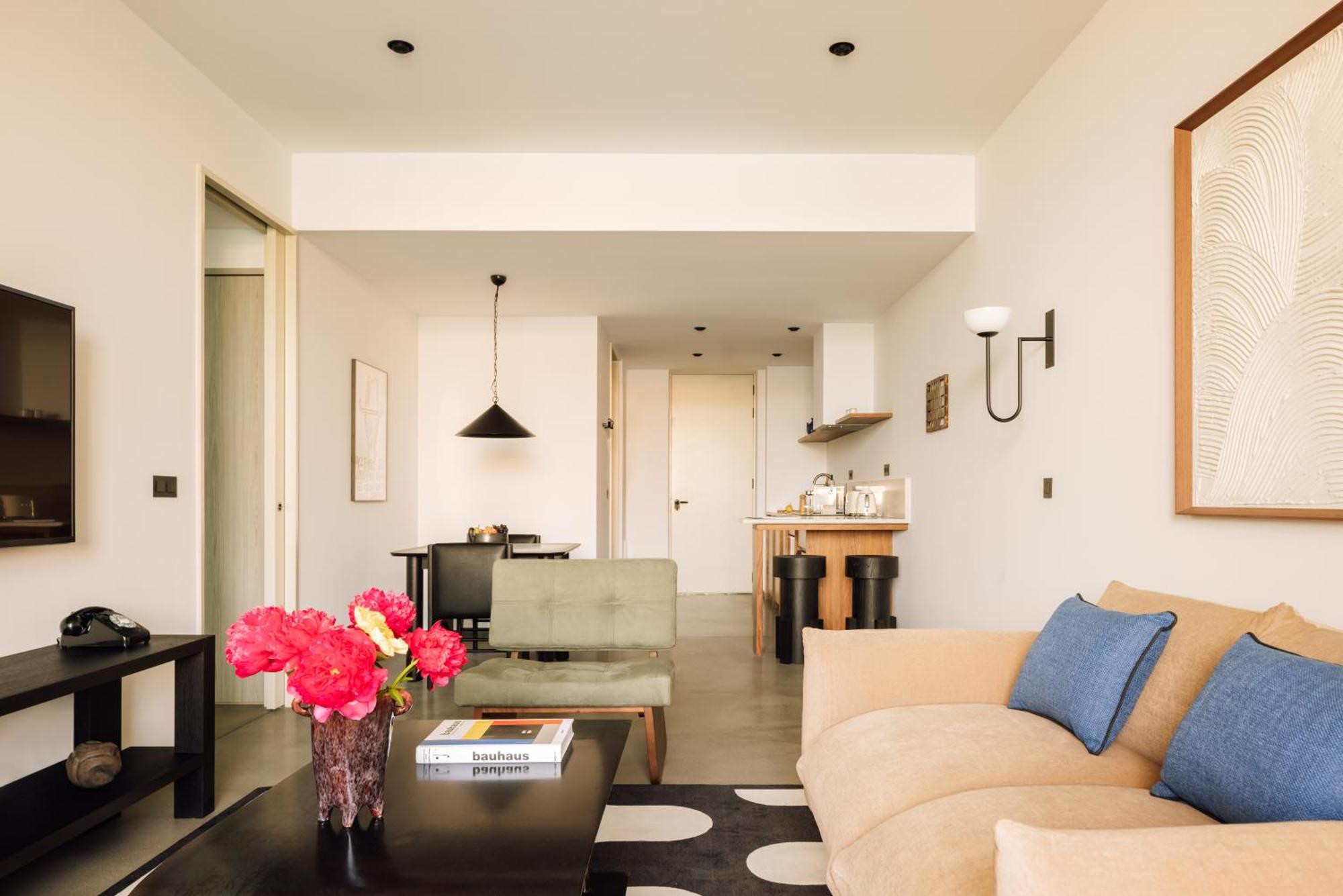 The Rebello Hotel & Spa - Small Luxury Hotels Of The World 加亚新城 外观 照片 A living room at the Standard East Village