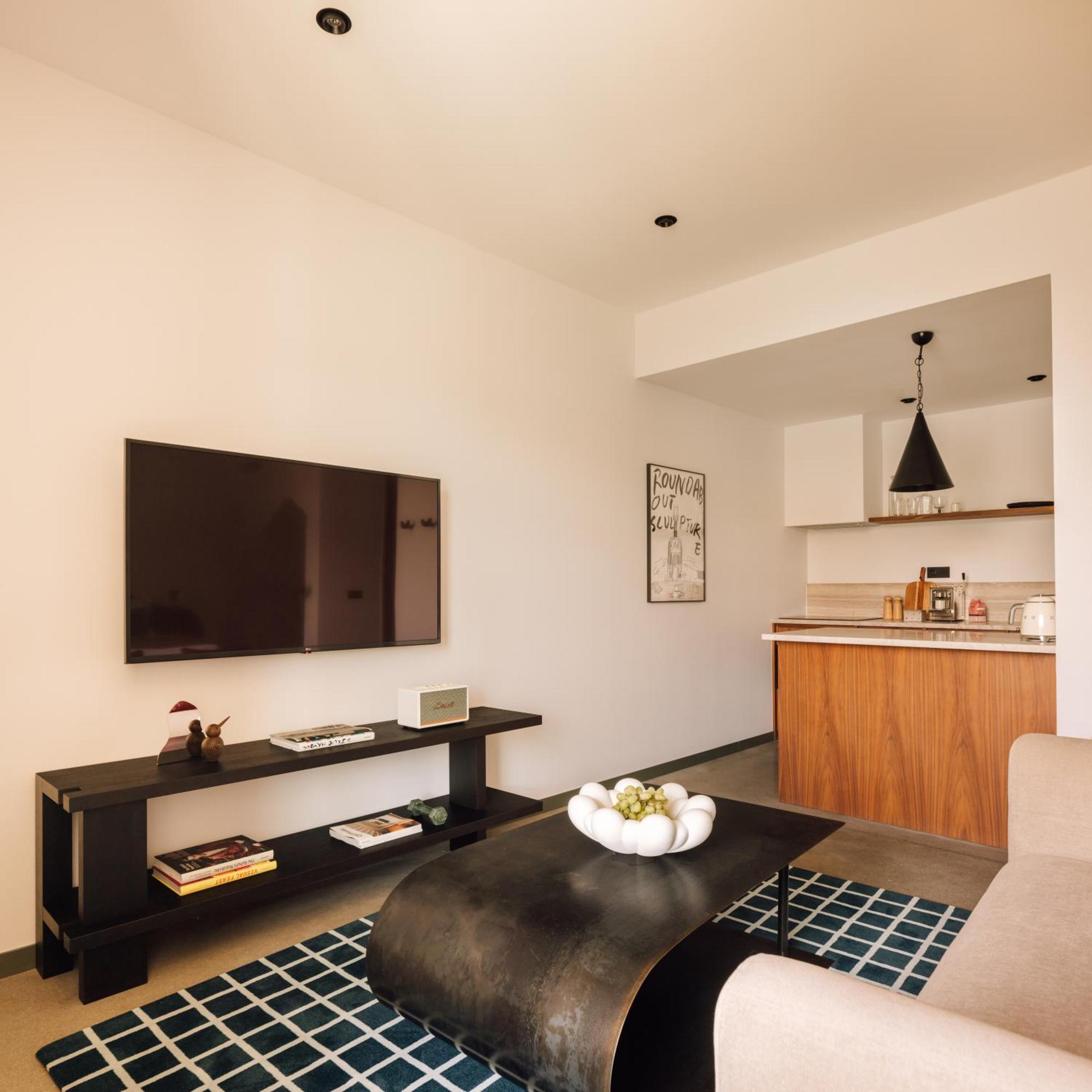 The Rebello Hotel & Spa - Small Luxury Hotels Of The World 加亚新城 外观 照片 A typical apartment at the Standard East Village